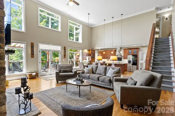 426 Eagle Ridge RD, Zirconia, NC 28790