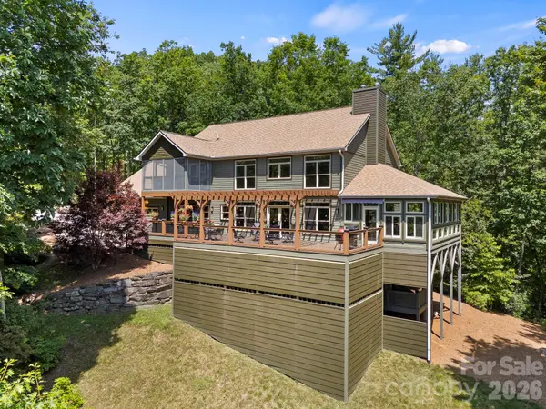426 Eagle Ridge RD, Zirconia, NC 28790