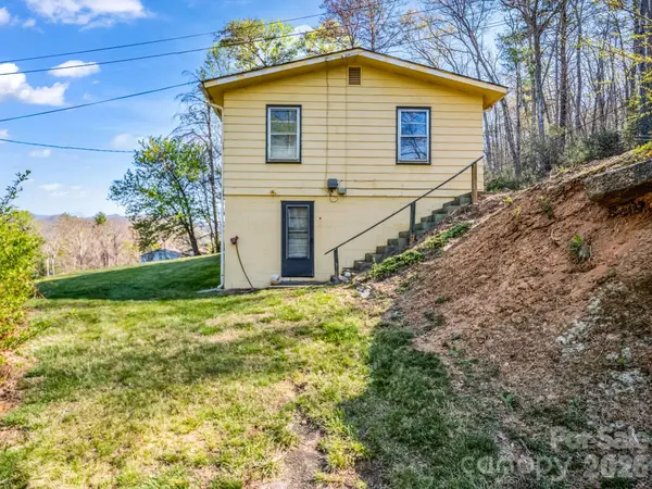 135 Jordan RD, Swannanoa, NC 28778