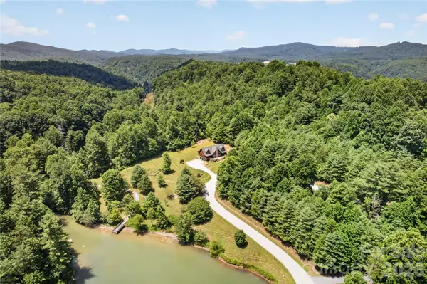 335 Whites Lake BLVD, Saluda, NC 28773