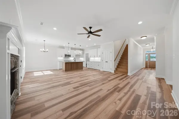 1917 Skyfall LN, Hickory, NC 28602