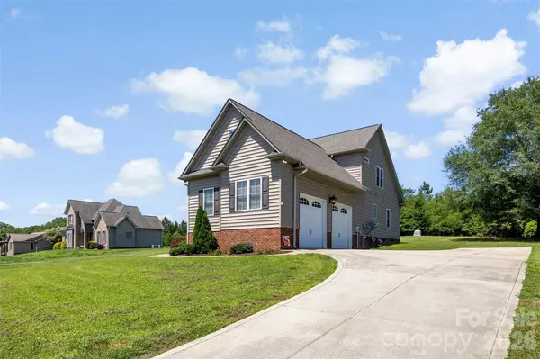 816 Springs RD, Dallas, NC 28034