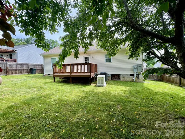 95 Newberry DR, Fletcher, NC 28732