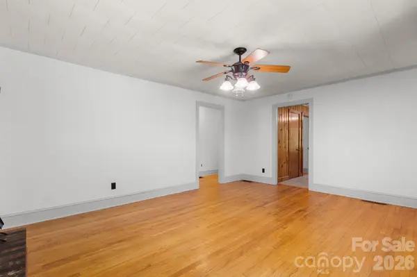 333 Chapel Hill Church LOOP, Marion, NC 28752