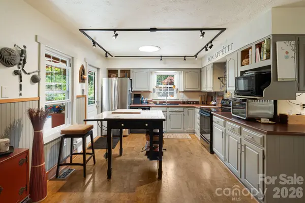 43 Chadwick Wade DR, Asheville, NC 28804