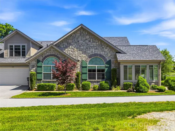 426 Summerfield PL, Flat Rock, NC 28731