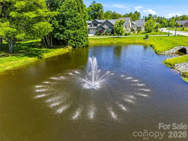 426 Summerfield PL, Flat Rock, NC 28731
