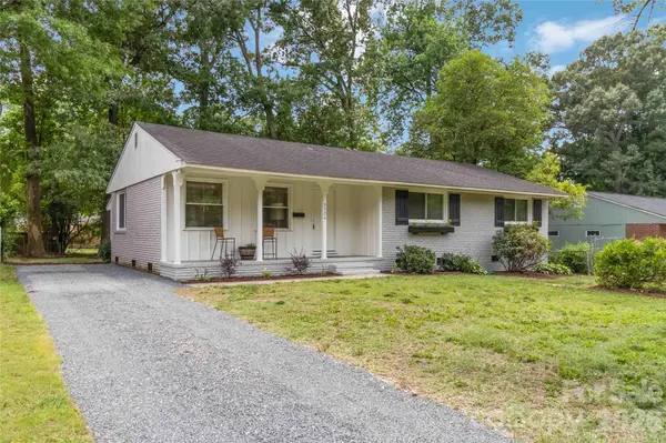 3526 Stonehaven DR, Charlotte, NC 28215
