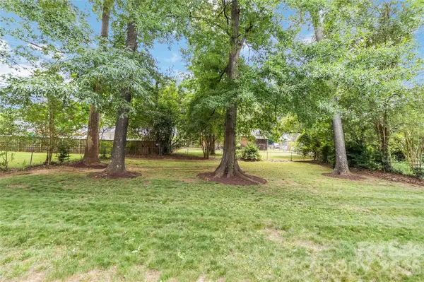 3526 Stonehaven DR, Charlotte, NC 28215