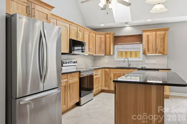 45 Beekeeper TRL, Swannanoa, NC 28778