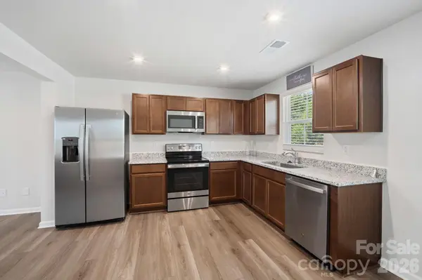 2051 Langer ST, Charlotte, NC 28214