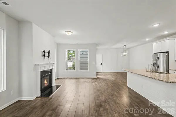 808 Lyndon Station DR, Pineville, NC 28134