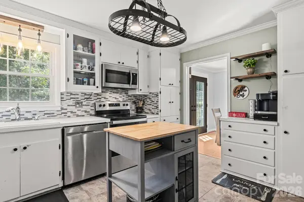 912 Parkwood RD, Shelby, NC 28150