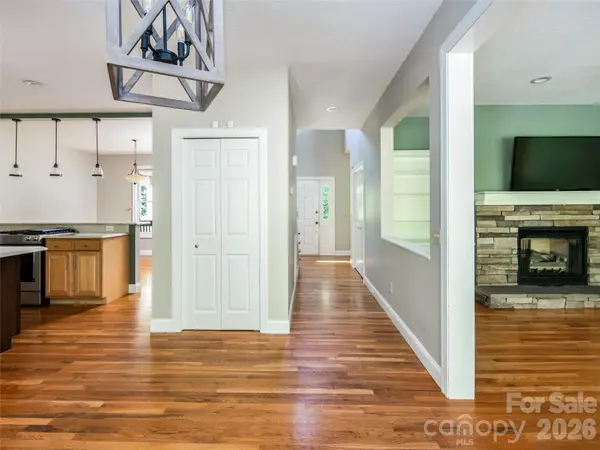 103 Woodburn DR, Swannanoa, NC 28778
