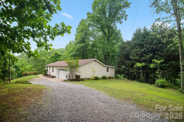 825 Gallimore RD, Flat Rock, NC 28731