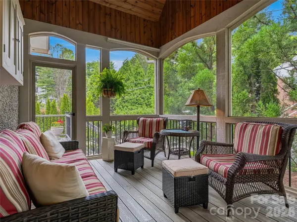 76 Edgelawn RD, Asheville, NC 28804