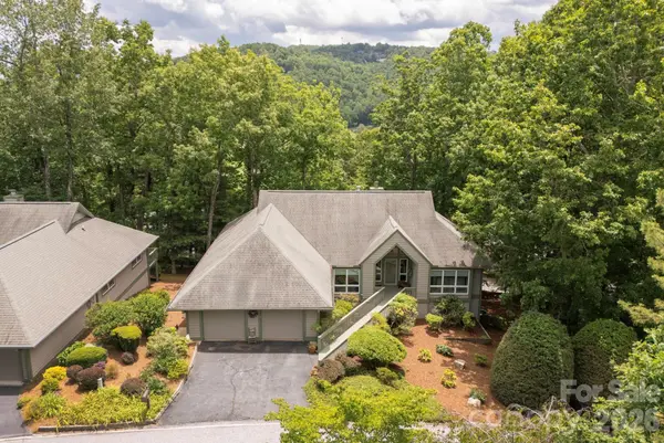 129 FOREST VIEW DR, Flat Rock, NC 28731