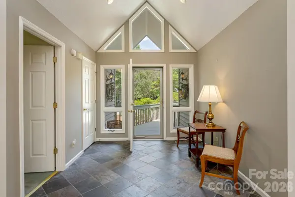 129 FOREST VIEW DR, Flat Rock, NC 28731