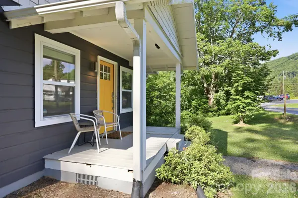 15 Old Fort RD, Fairview, NC 28730