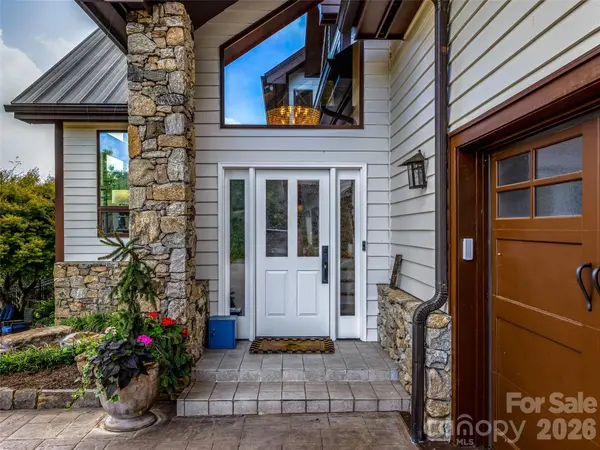 10 Beaverbrook CT, Asheville, NC 28804