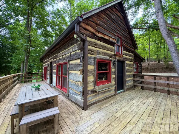 300 Clark Cove RD, Statesville, NC 28677