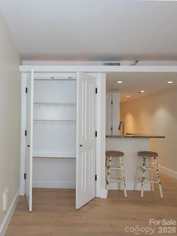 37 Hiawassee ST #W103, Asheville, NC 28801