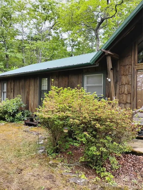 401 Shady DR, Collettsville, NC 28611