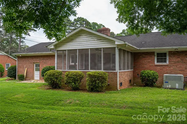 225 Dogwood DR, Mount Holly, NC 28120