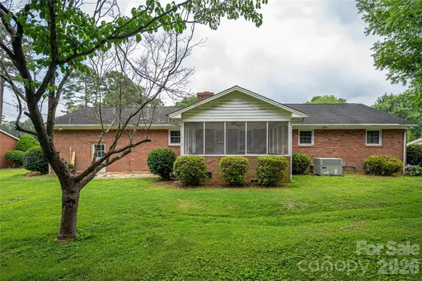 225 Dogwood DR, Mount Holly, NC 28120