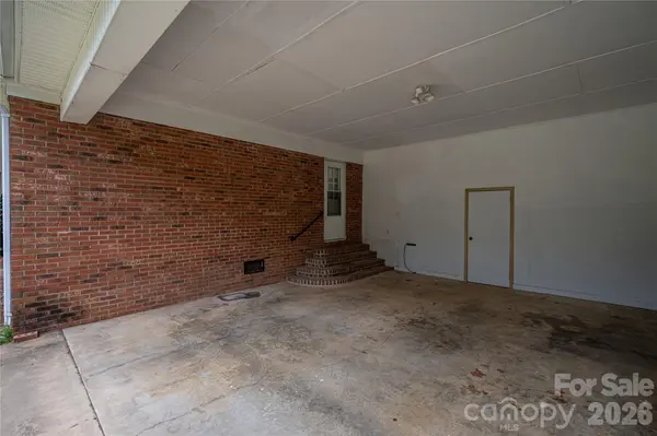 225 Dogwood DR, Mount Holly, NC 28120