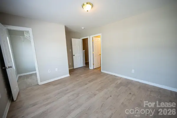 5351 Esther LN, Charlotte, NC 28214