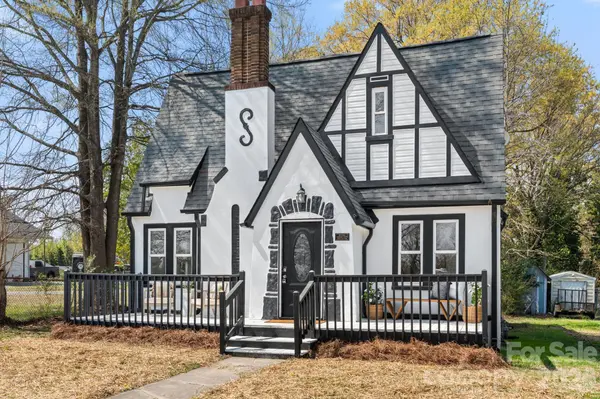 4 Elliott DR, Thomasville, NC 27360