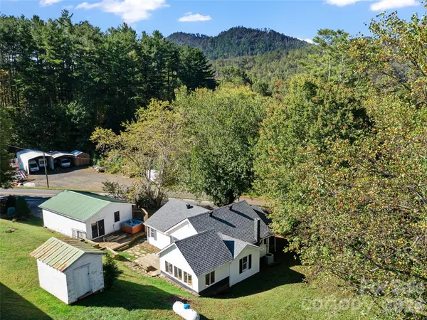 370 Bear Creek Church RD, Bakersville, NC 28705