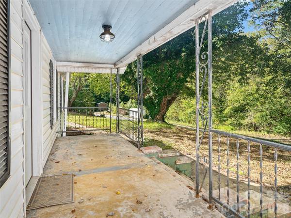 370 Bear Creek Church RD, Bakersville, NC 28705
