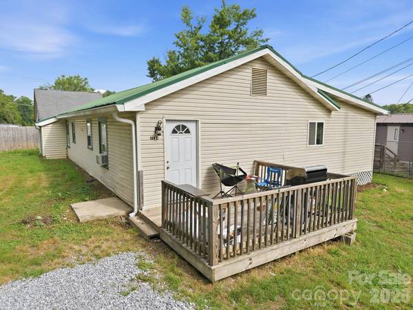 104 Jody ST, East Flat Rock, NC 28726