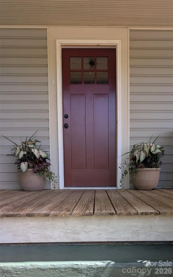 110 N Chestnut ST, Morganton, NC 28655