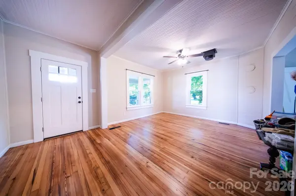 110 N Chestnut ST, Morganton, NC 28655