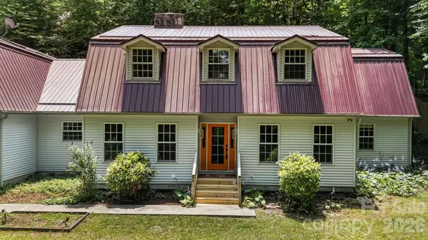 94 Paradise Cove RD, Penrose, NC 28766
