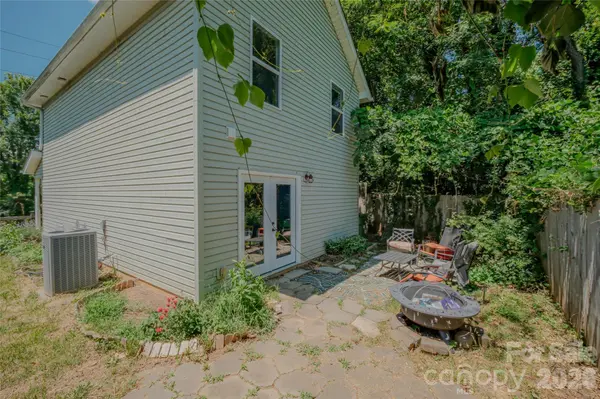 7 Dogwood LN, Asheville, NC 28803