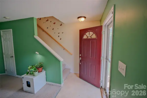 7 Dogwood LN, Asheville, NC 28803
