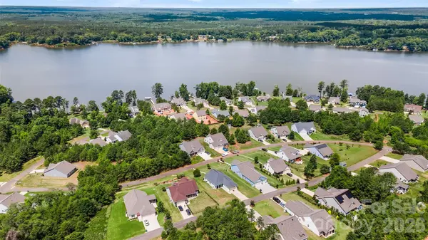 11261 Island View LN, Lancaster, SC 29720