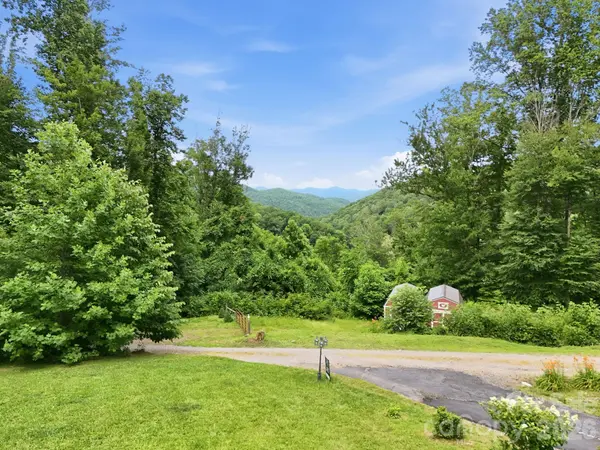 570 Rugged Top RD, Waynesville, NC 28785