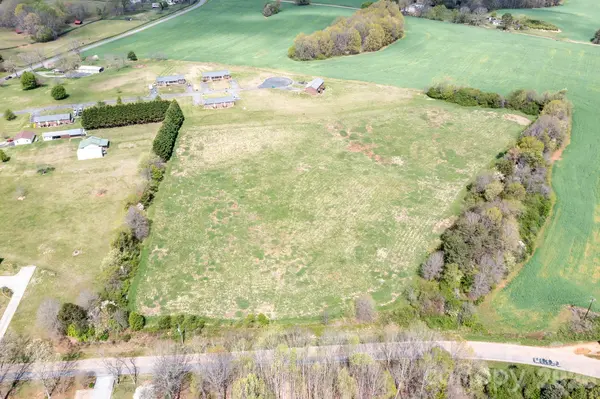 1727 Boggs RD, Claremont, NC 28610