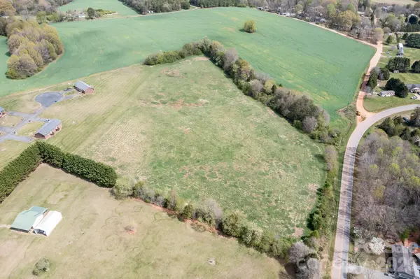 1727 Boggs RD, Claremont, NC 28610
