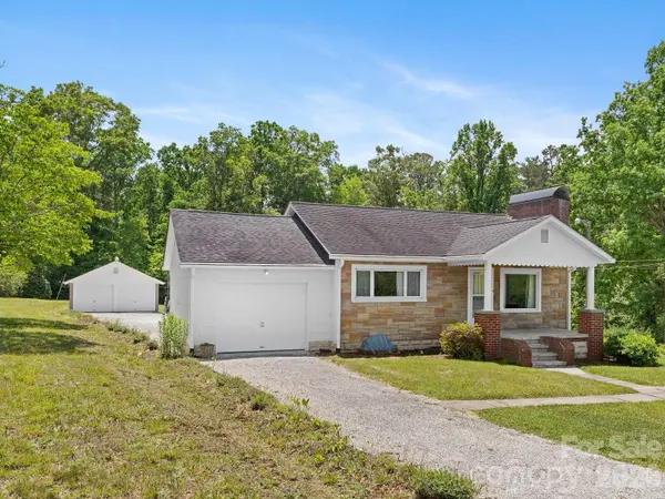 1230 Dana RD, Hendersonville, NC 28792