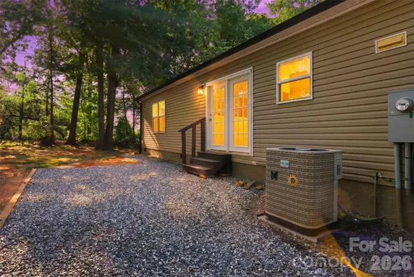 975 Jay Burke RD, Taylorsville, NC 28681