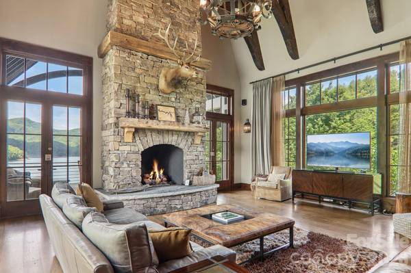 410 Lakewood DR, Bryson City, NC 28713