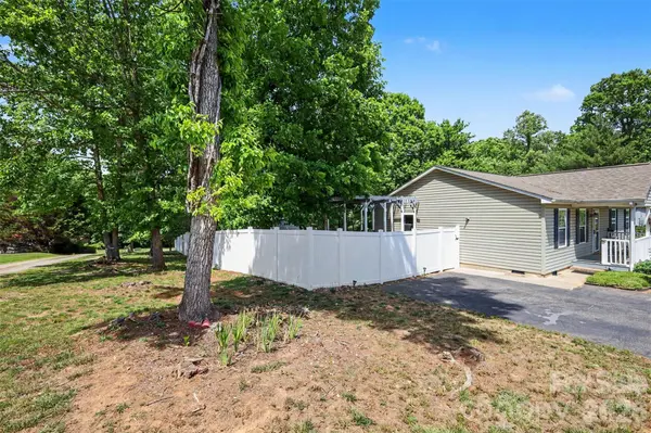 4432 Bennett RD, Morganton, NC 28655
