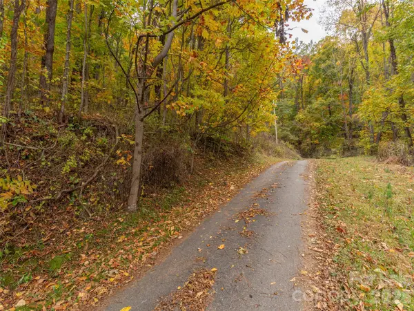 000 Sleepy Hollow LN #13 & 14, Canton, NC 28716