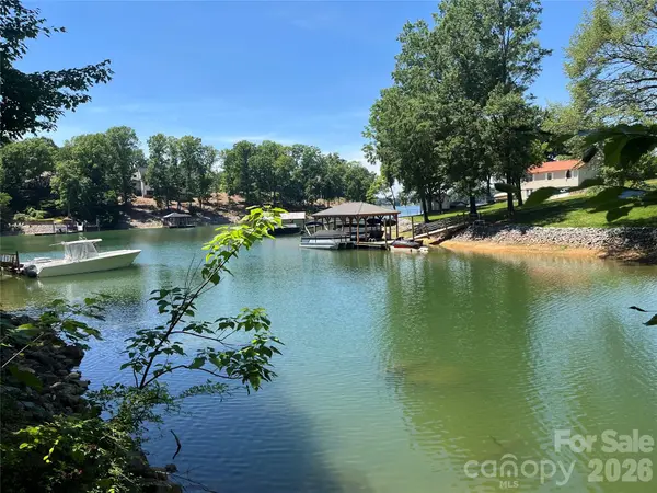 120 Sawyer LN, Mooresville, NC 28117